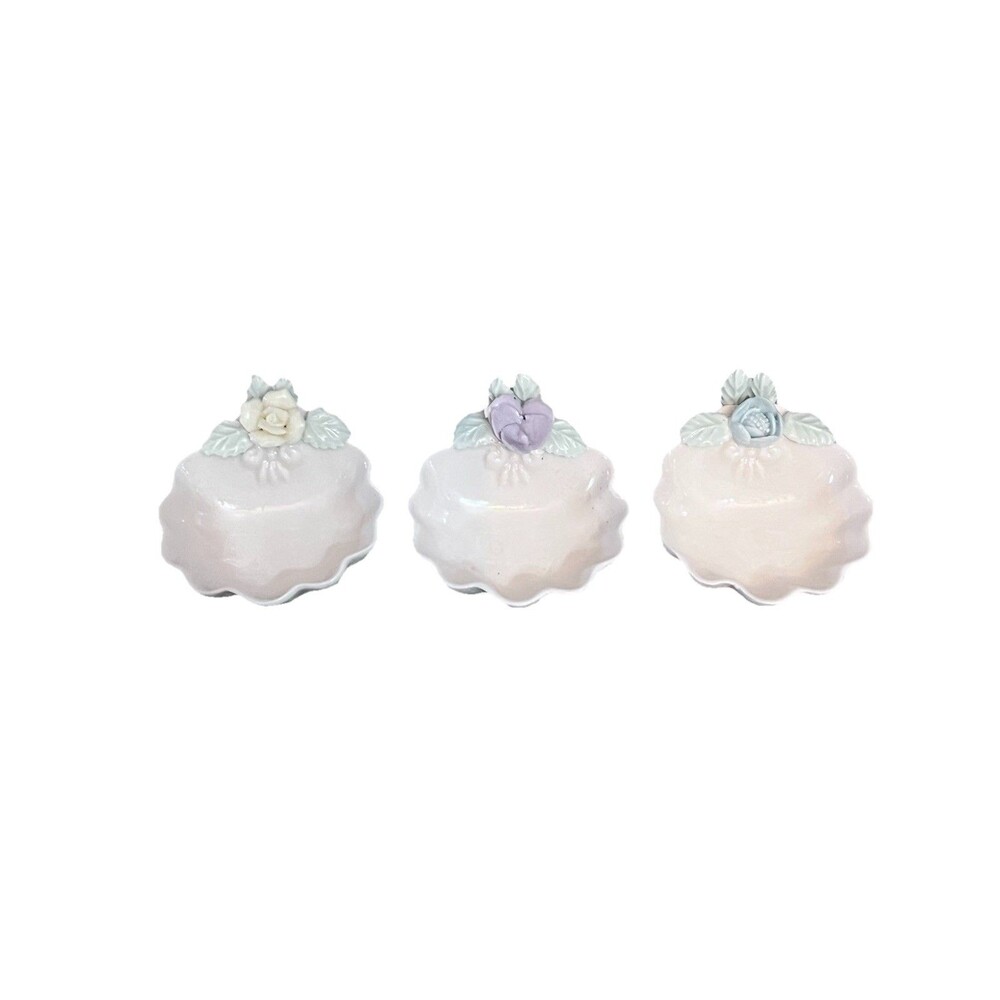 Vtg Ardalt Japan White Porcelain Floral Clamshell Place Card Holder Salt Cellar